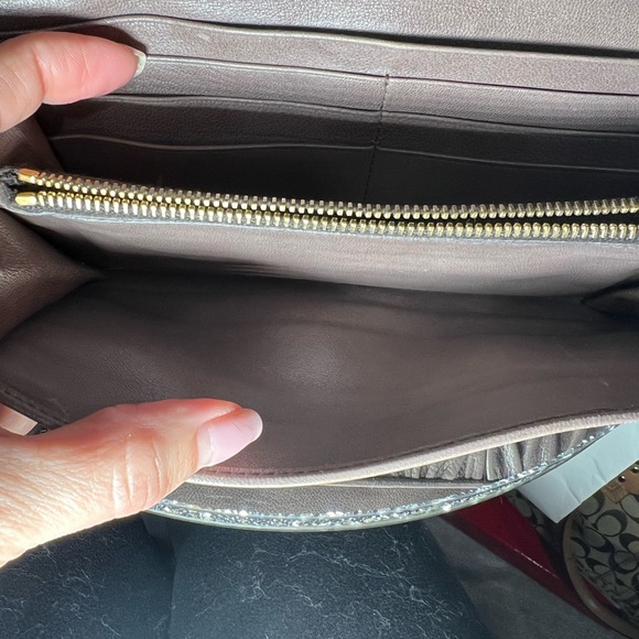 EUC PRADA NAPPA LEATHER WALLET - Picture 8 of 13